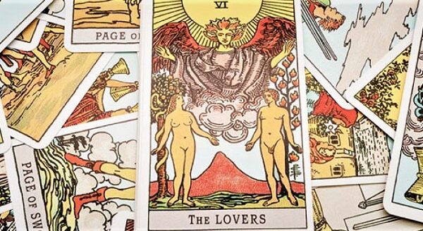 I Tarocchi Topazio: svelatori dei segreti delle relazioni amorose